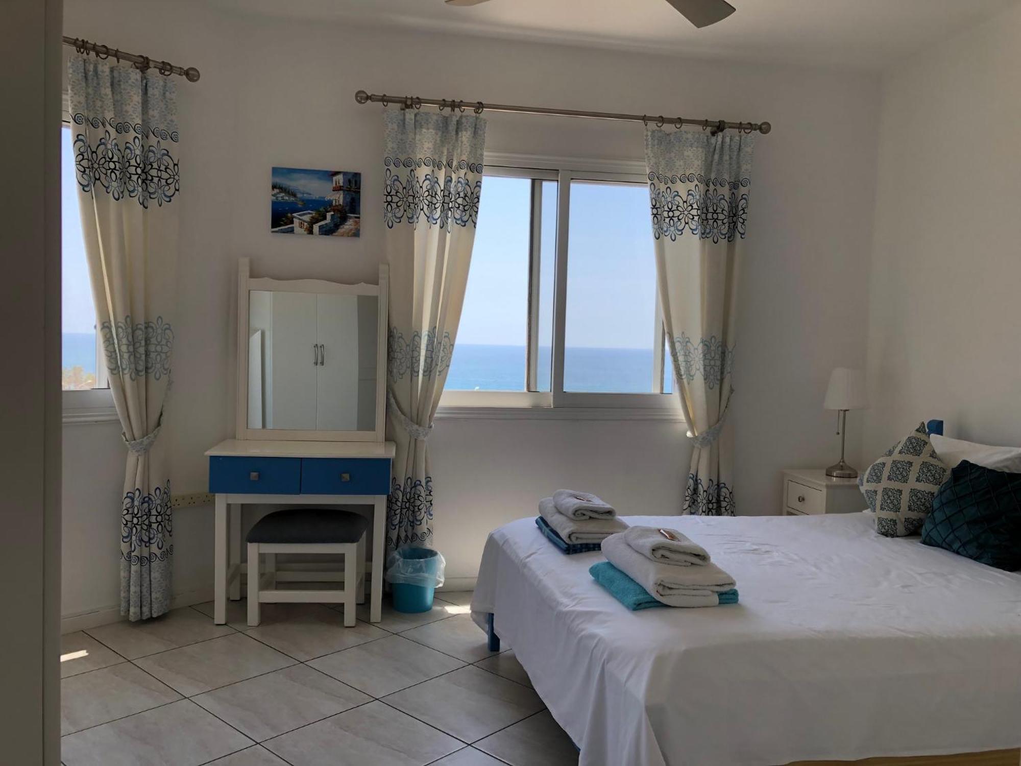 Kings Palace - Modern Penthouse With Incredible Sea Views パ フォス エクステリア 写真